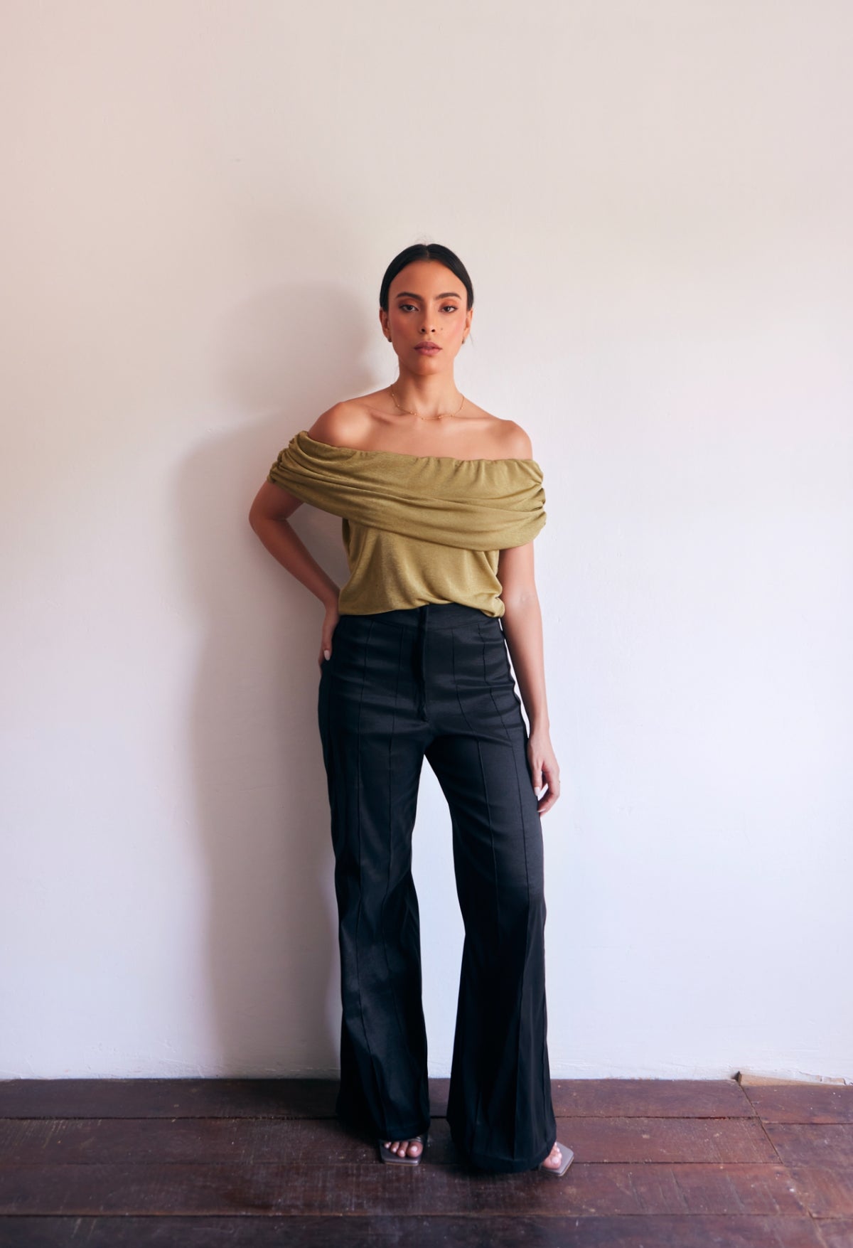 VERA TOP IN OLIVE